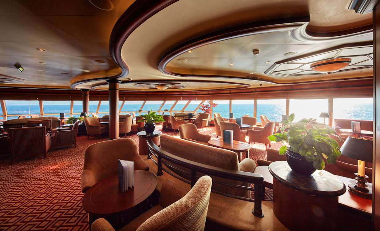 Commodore Club onboard the Queen Elizabeth
